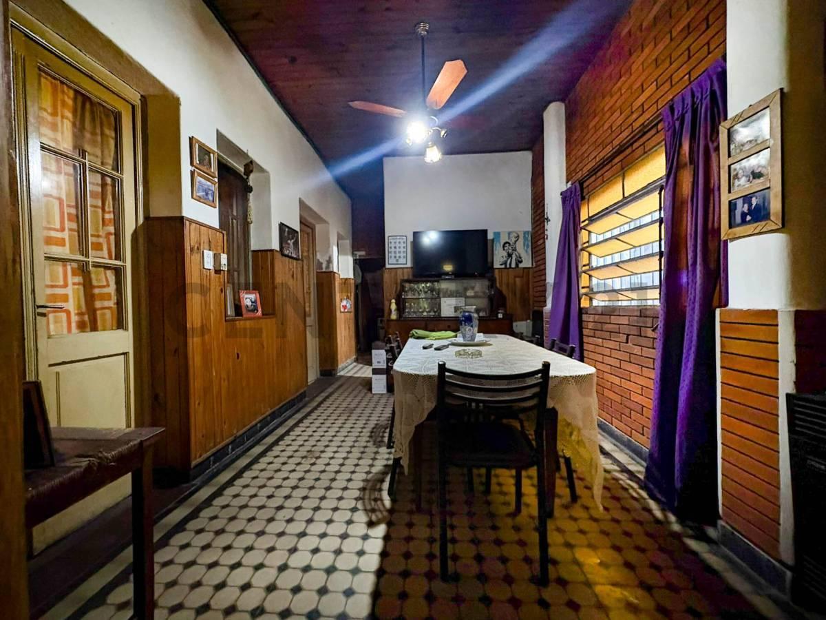 Foto de Venta Casa de 2 Dormitorios con patio y cochera en Jorge Cura, Rosario, imagen 4