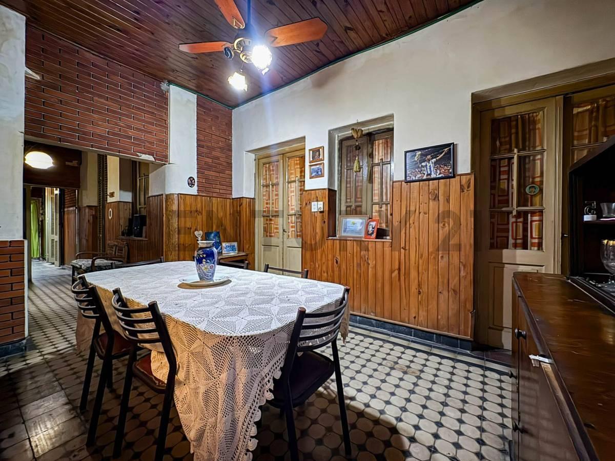 Foto de Venta Casa de 2 Dormitorios con patio y cochera en Jorge Cura, Rosario, imagen 5