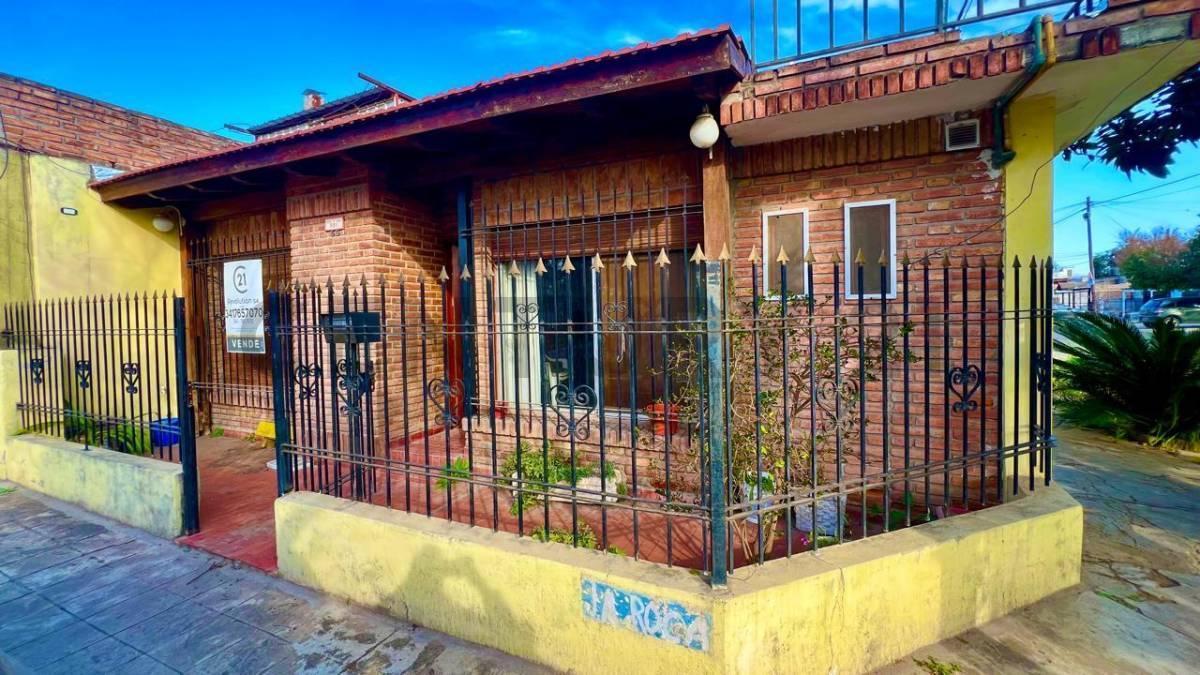 Foto de Venta Casa de 2 domitorios + Galpón, Villa Gobernador Gálvez, imagen 2