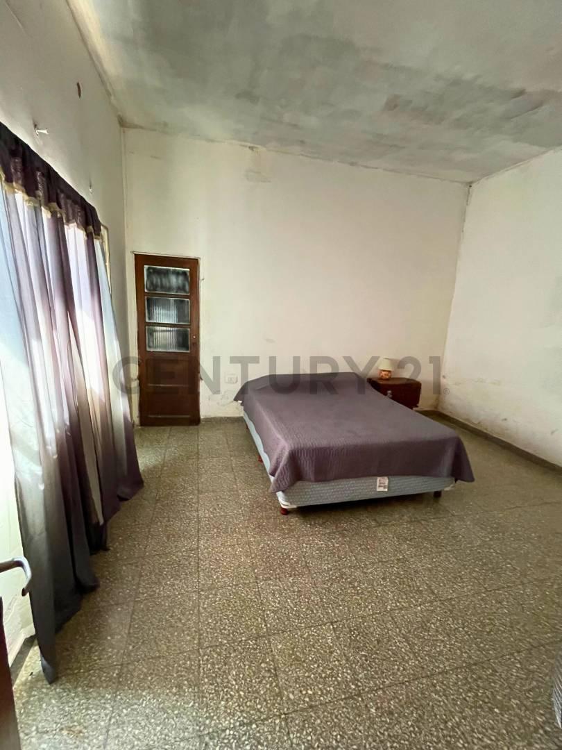 Foto de Venta Casa de 1 Dormitorio + comodín, con cochera y local a la calle |, imagen 5