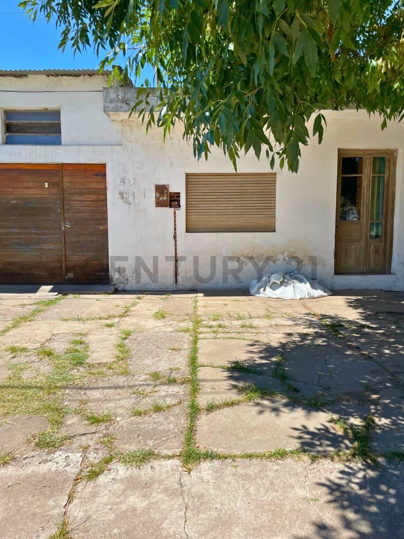 Foto de Venta Casa de 1 Dormitorio + comodín, con cochera y local a la calle |, imagen 1