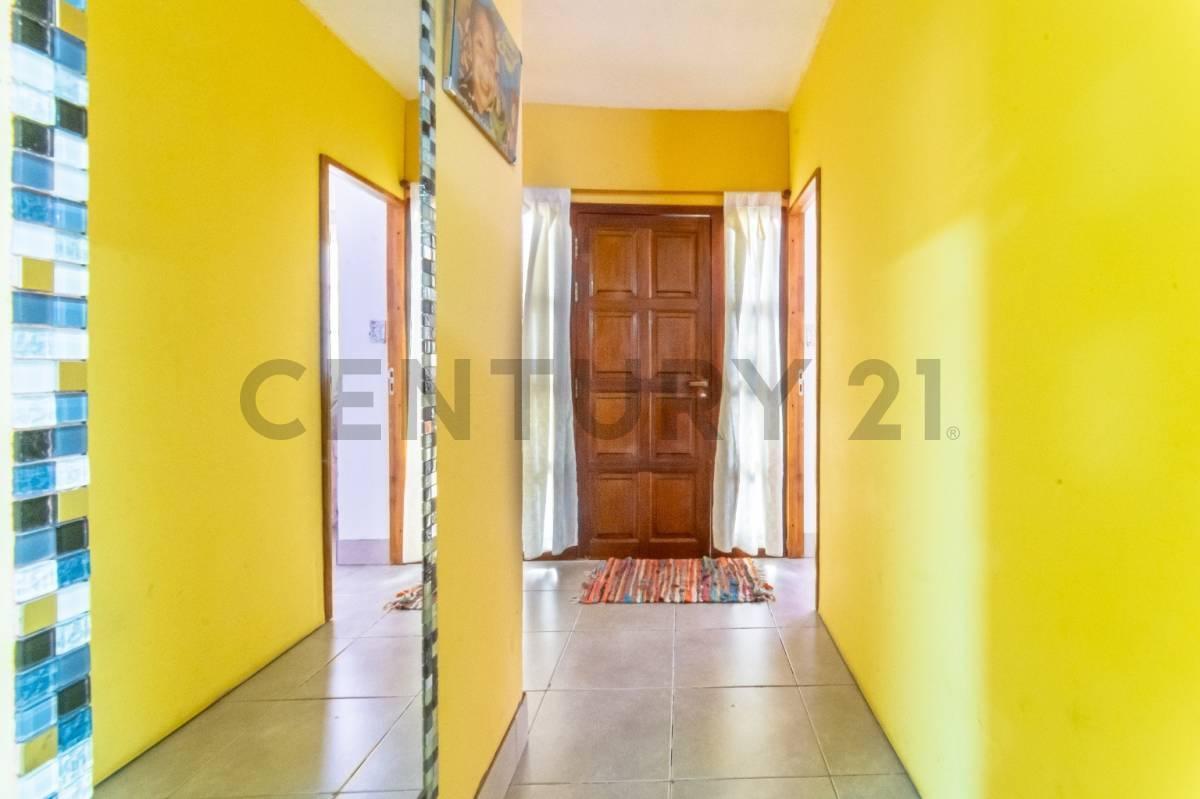 Venta casa de 2 dormitorios con pileta en Soldini