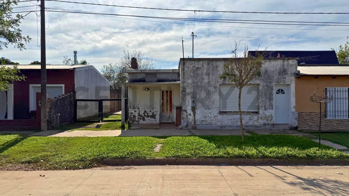 Venta Casa de 3 Dormitorios con jardín en Fuentes, Santa Fe