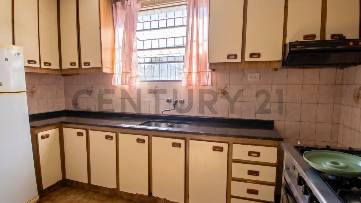 Foto de Venta Casa de 3 Dormitorios con cochera + Lote lindero en Villa Diego, imagen 2