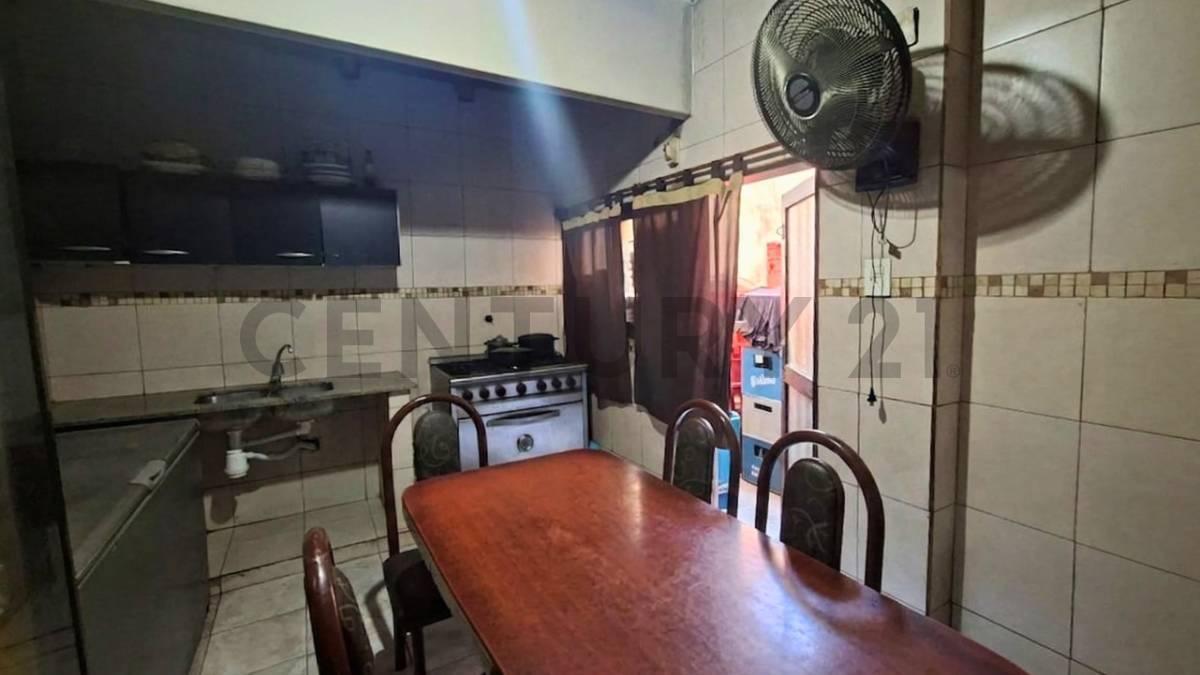 Foto de Casa tipo dúplex de 3 Dormitorios + comodín con cochera en Tiro Suizo, imagen 2