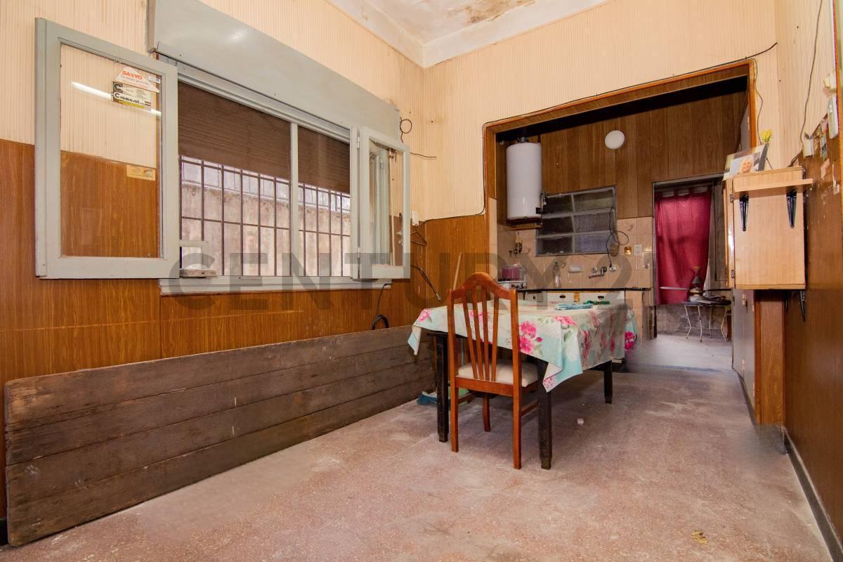 Foto de Venta Casa de 2 Dormitorios A Reciclar en Arroyito, Rosario, imagen 3