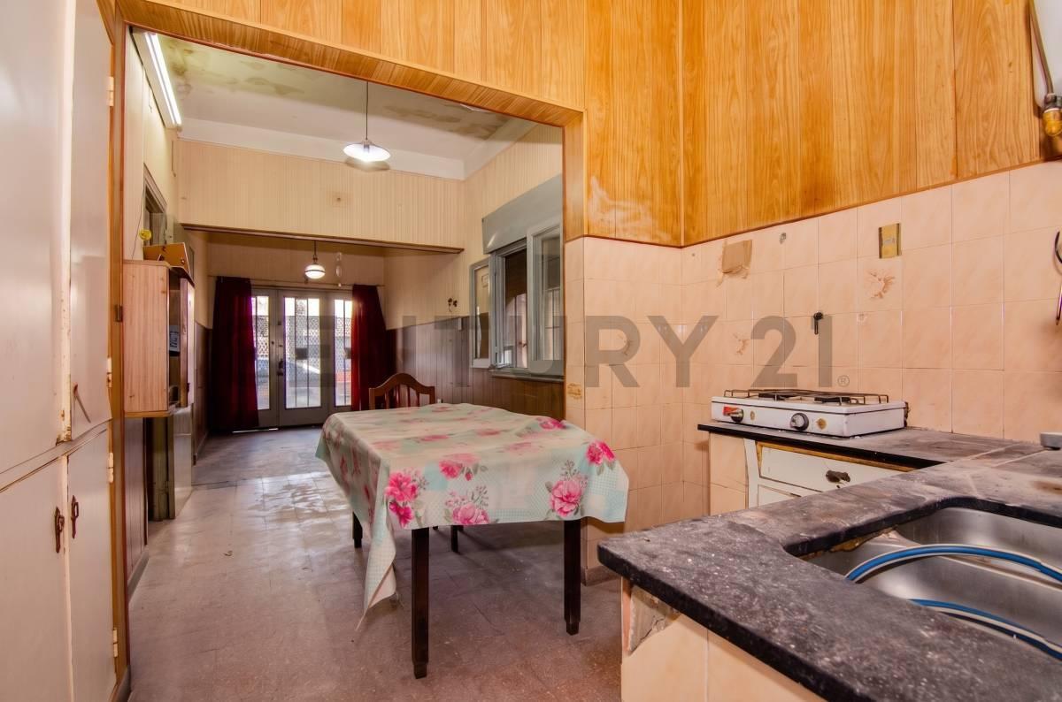 Foto de Venta Casa de 2 Dormitorios A Reciclar en Arroyito, Rosario, imagen 4