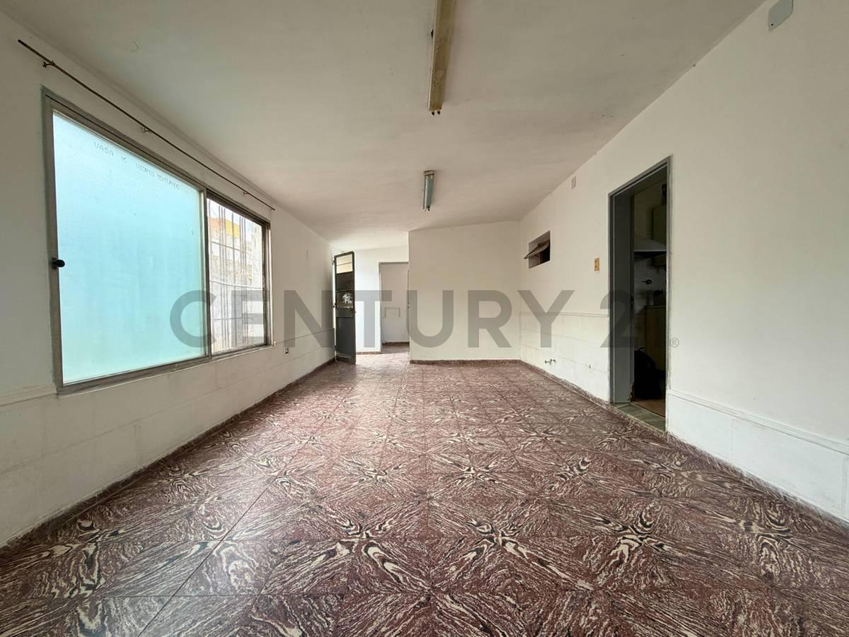 Foto de Venta Casa de 3 Dormitorios con patio y cochera en Parque Field, Rosario, imagen 1