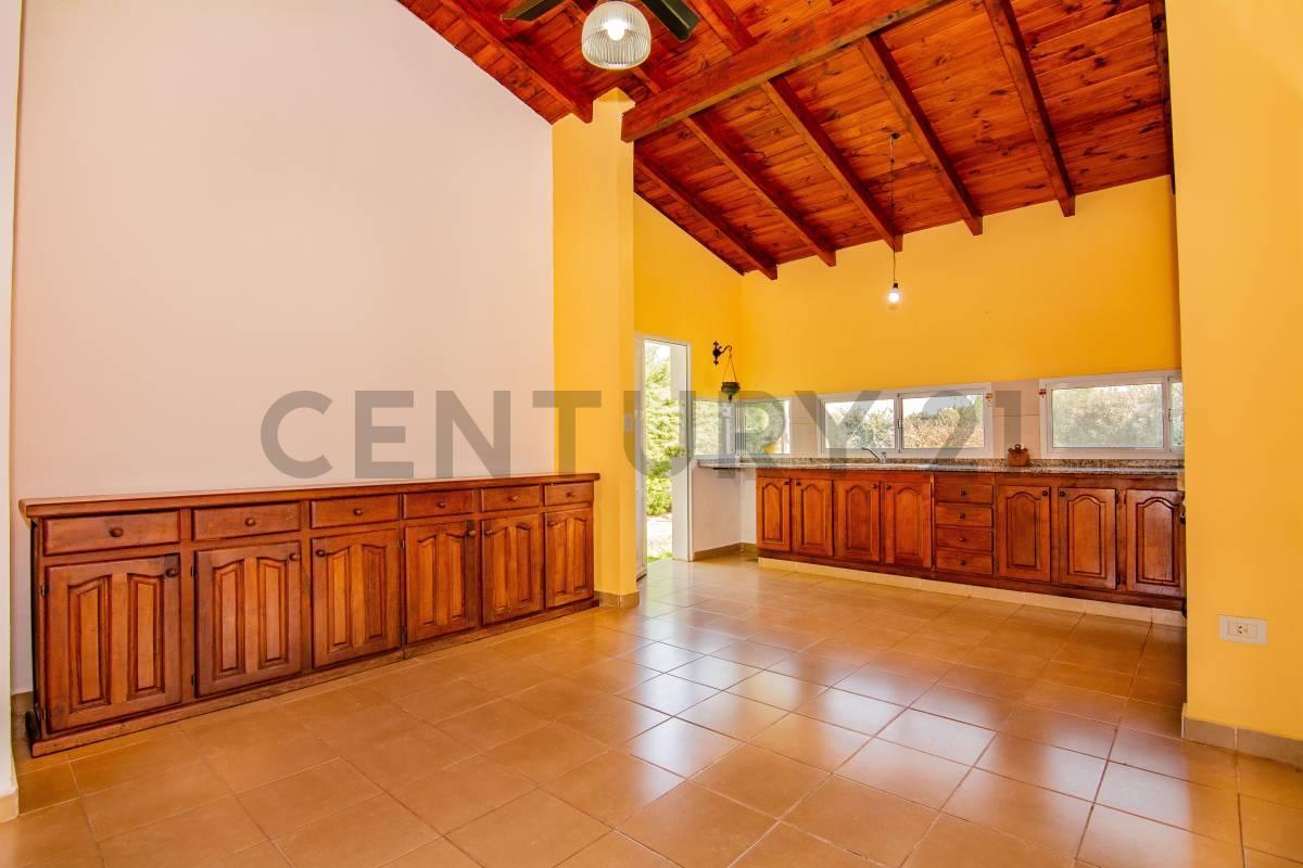 Foto de Venta Casa de 3 Dormitorios con pileta y parque en Funes Town, imagen 3