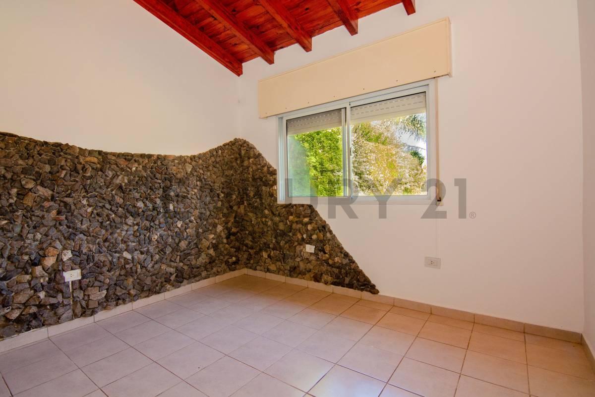 Foto de Venta Casa de 3 Dormitorios con pileta y parque en Funes Town, imagen 5