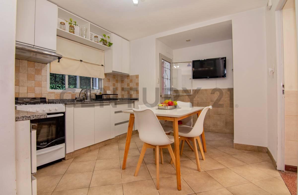 Foto de Venta Casa interna de pasillo de 3 Dormitorios en Jorge Cura, Rosario, imagen 1
