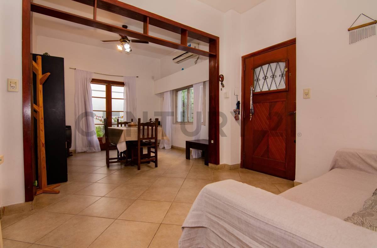 Foto de Venta Casa interna de pasillo de 3 Dormitorios en Jorge Cura, Rosario, imagen 2