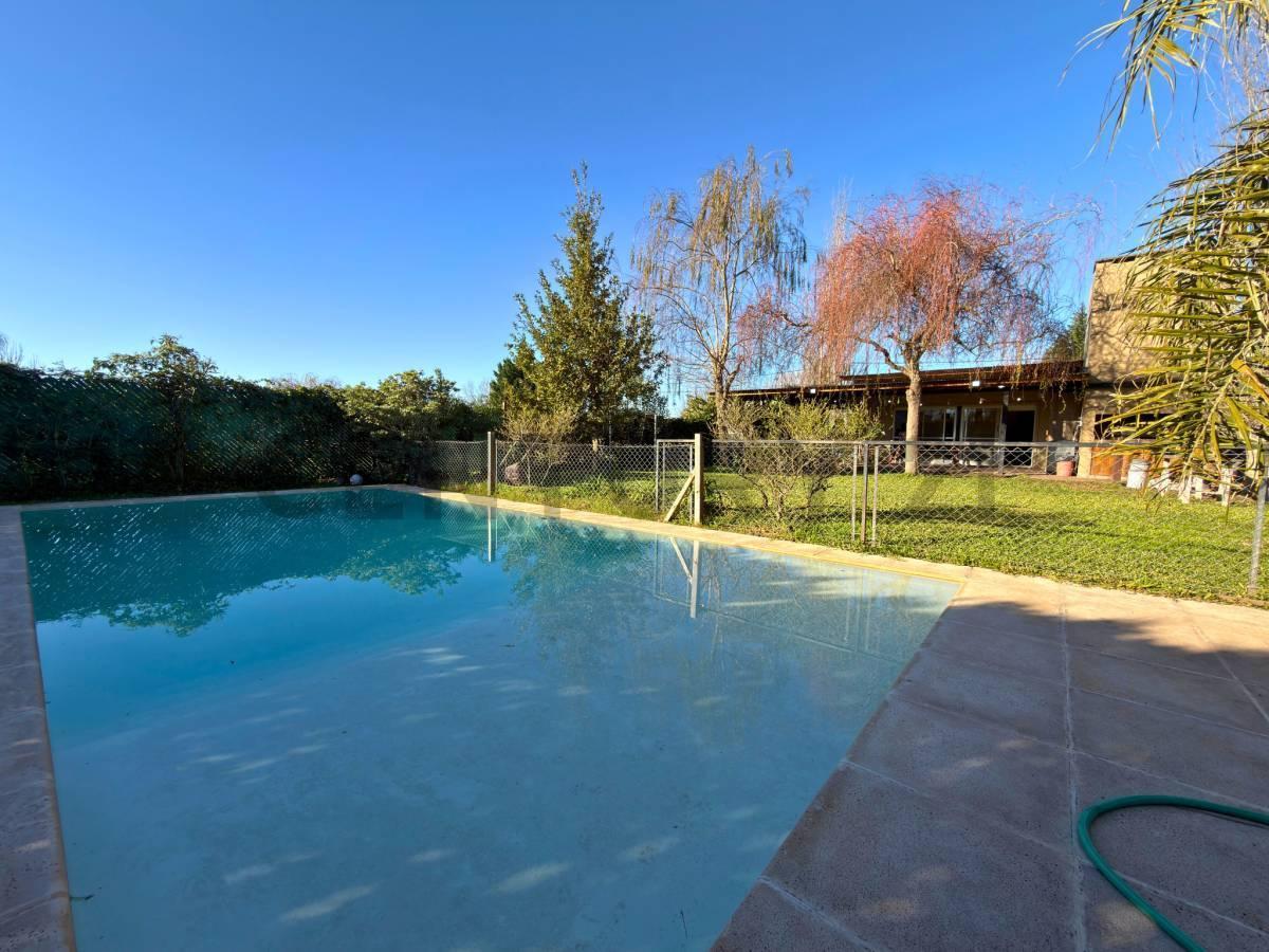 Foto de Venta | Casa de 2 Dormitorios con jardín y pileta en Punta Chacra, imagen 2
