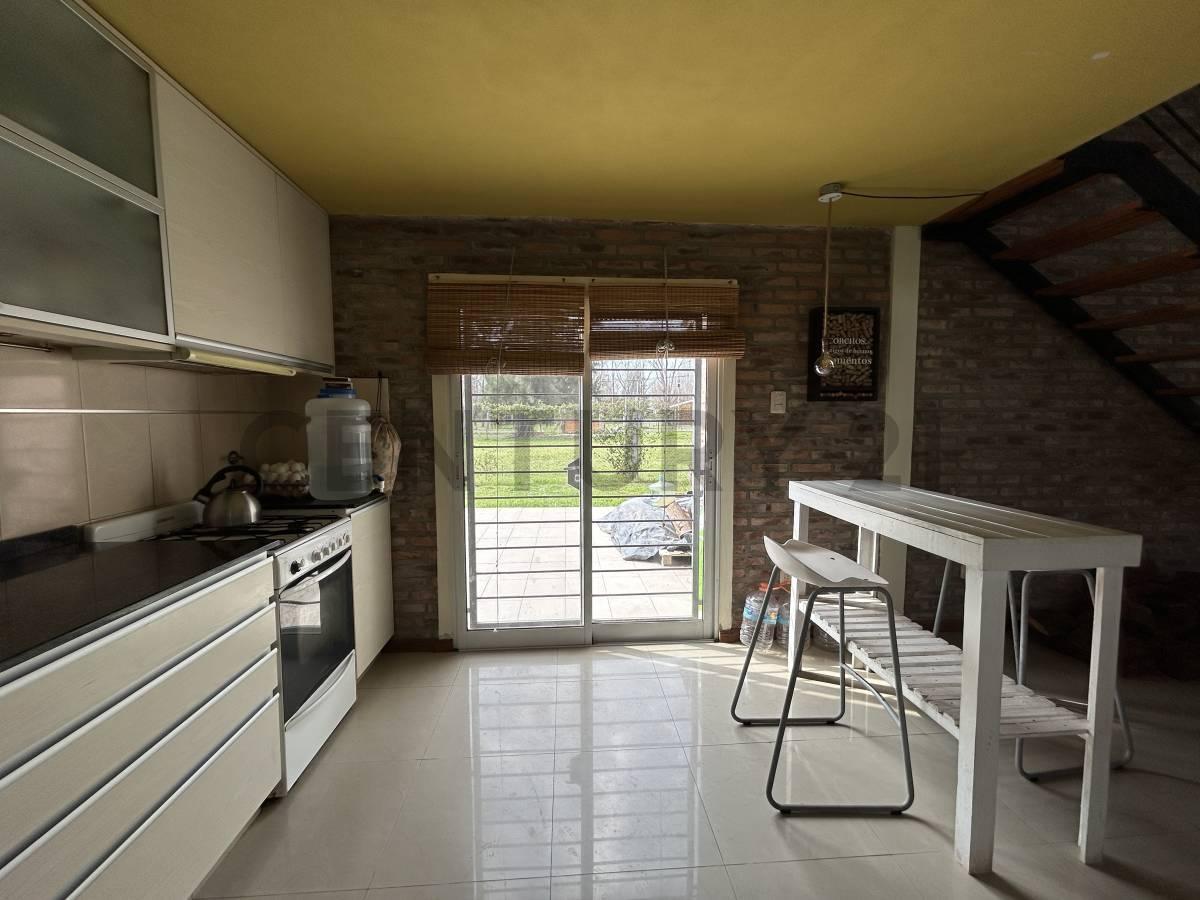 Foto de Venta | Casa de 2 Dormitorios + comodín con amplio jardín y pileta en, imagen 5