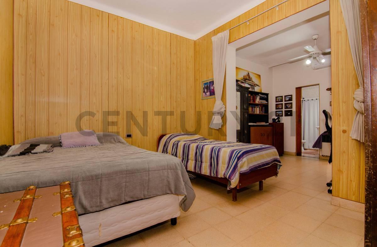 Foto de Venta Casa de 2 Dormitorios + comodín con quincho y jardin en Belgrano, imagen 4