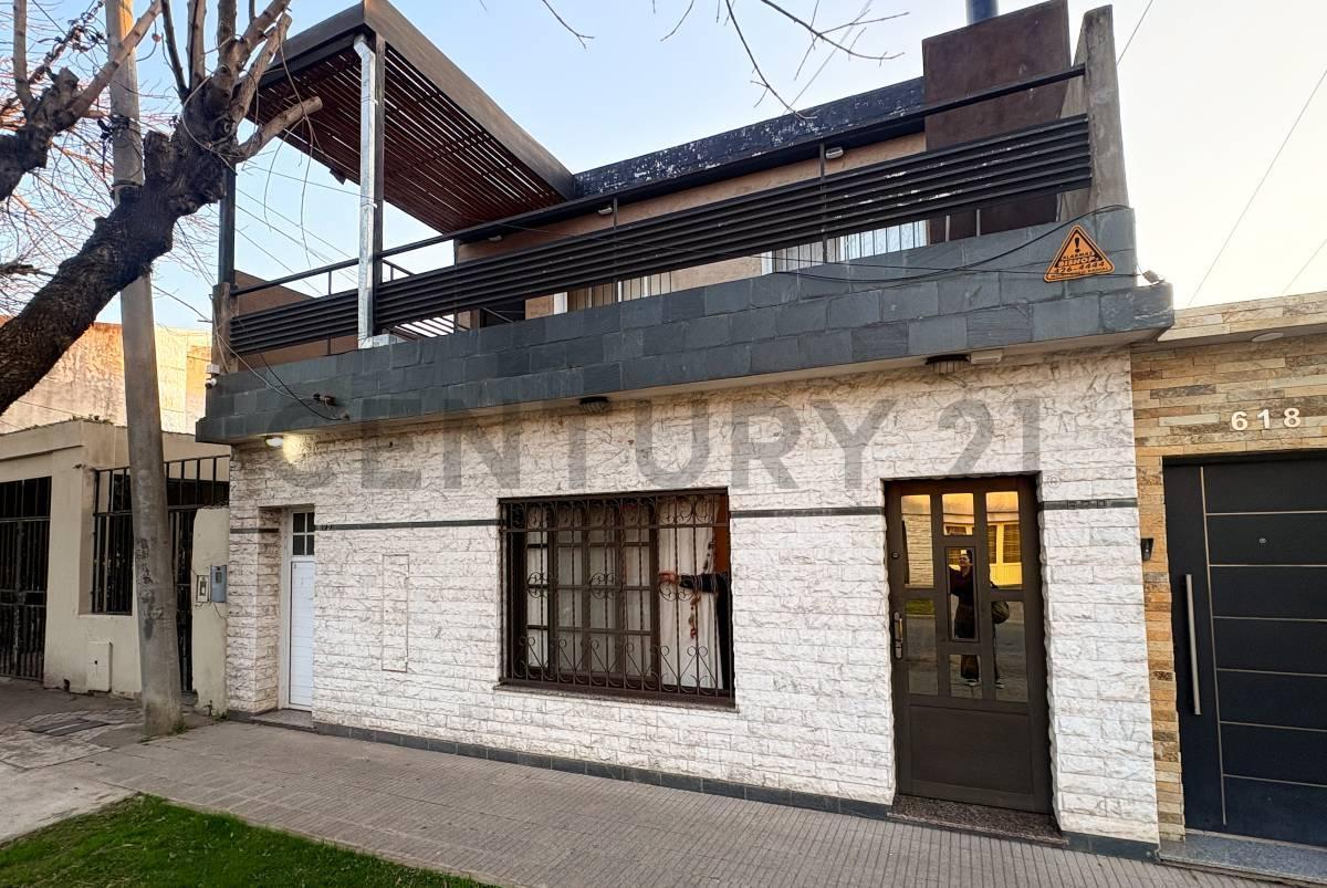 Foto de Venta Casa de 2 Dormitorios + comodín con quincho y jardin en Belgrano, imagen 1