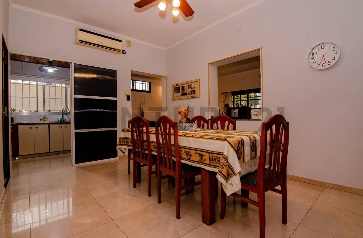 Foto de Venta Casa de 2 Dormitorios + comodín con quincho y jardin en Belgrano, imagen 5