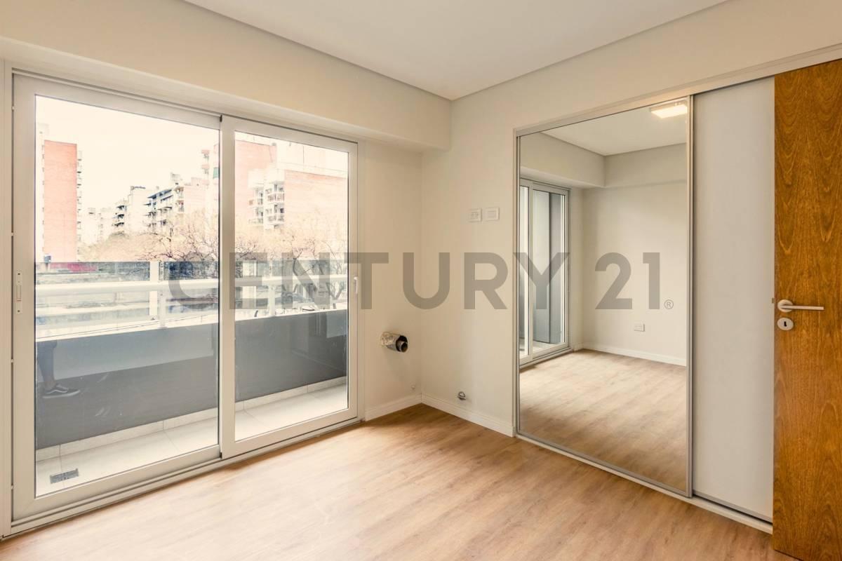 Foto de Venta Departamento de 2 Dormitorios con balcón corrido y terraza, imagen 2