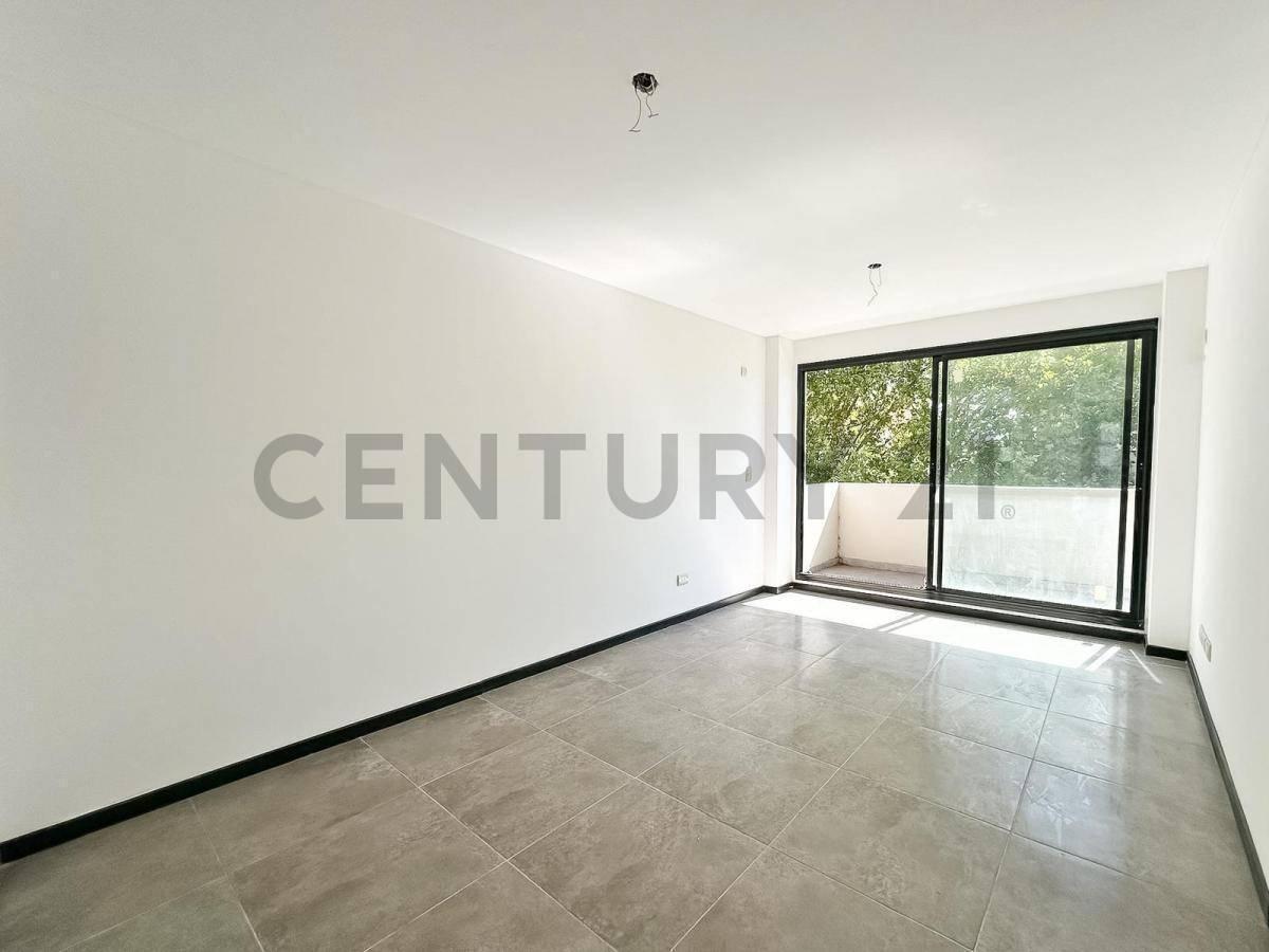 Foto de Venta Departamento de 1 Dormitorio con balcón al frente en Lourdes, imagen 1