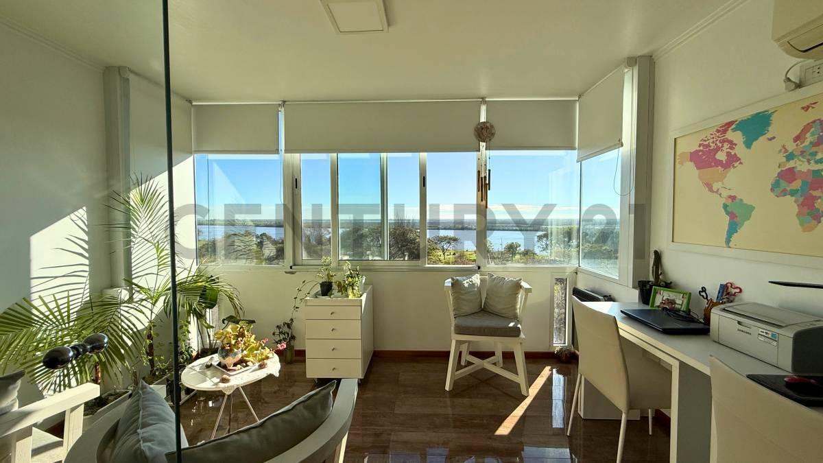 Foto de Venta Departamento de 2 Dormitorios + comodín con vista franca al río, imagen 1