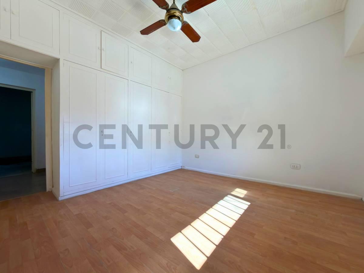 Foto de Venta | Casa de 4 Dormitorios con cochera, patio y terraza | Barrio, imagen 3