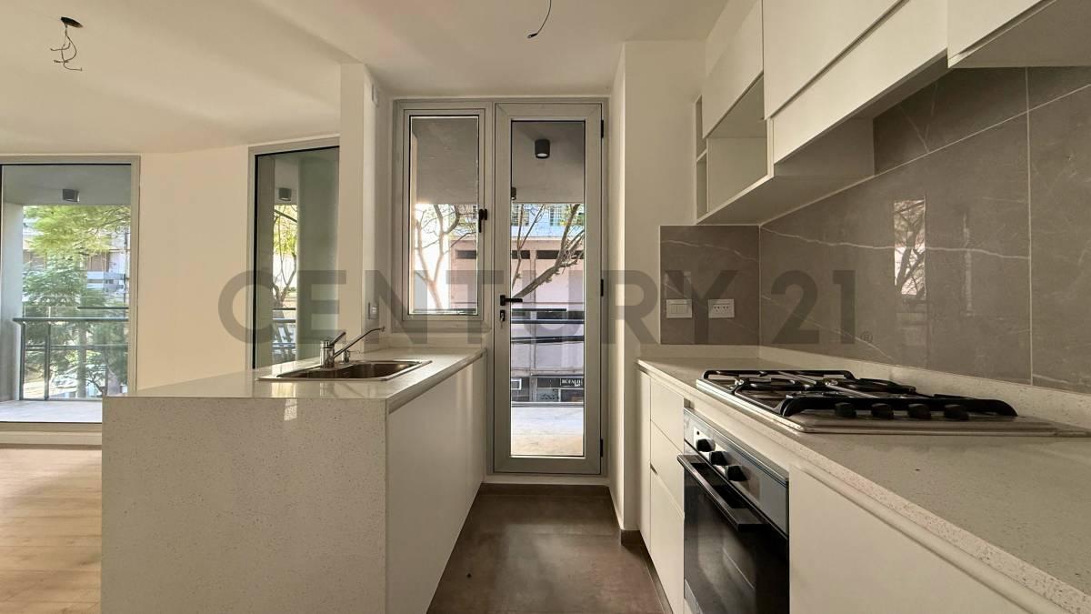 Foto de Venta | Departamento de 2 Dormitorios con patio y balcón al frente con, imagen 2
