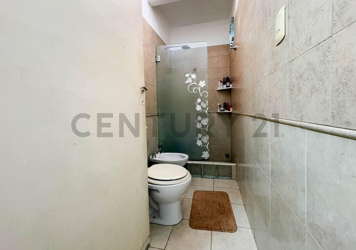 Foto de Venta Casa de pasillo (no ph) de 2 Dormitorios con patio en Arroyito, imagen 1