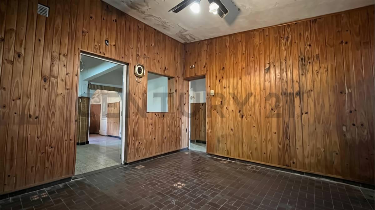 Foto de Venta Casa de 3 Dormitorios en esquina a reciclar en Granadero Baigorria, imagen 5