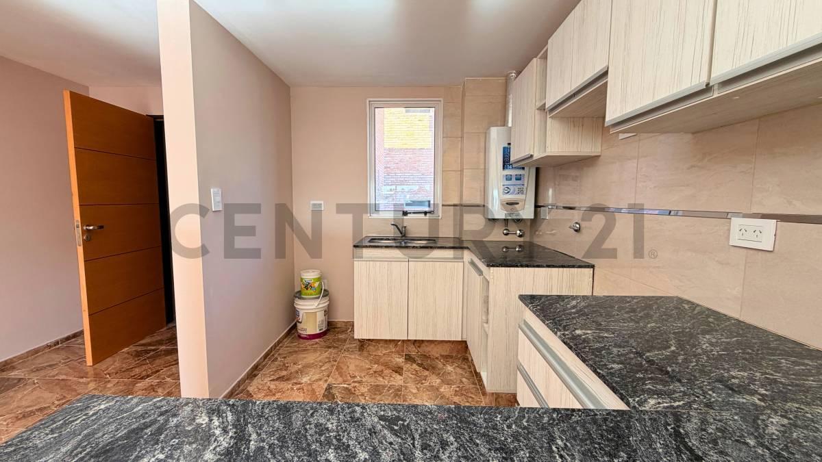Foto de Venta Departamento de 2 Dormitorios con balcón en Echesortu, Rosario, imagen 2