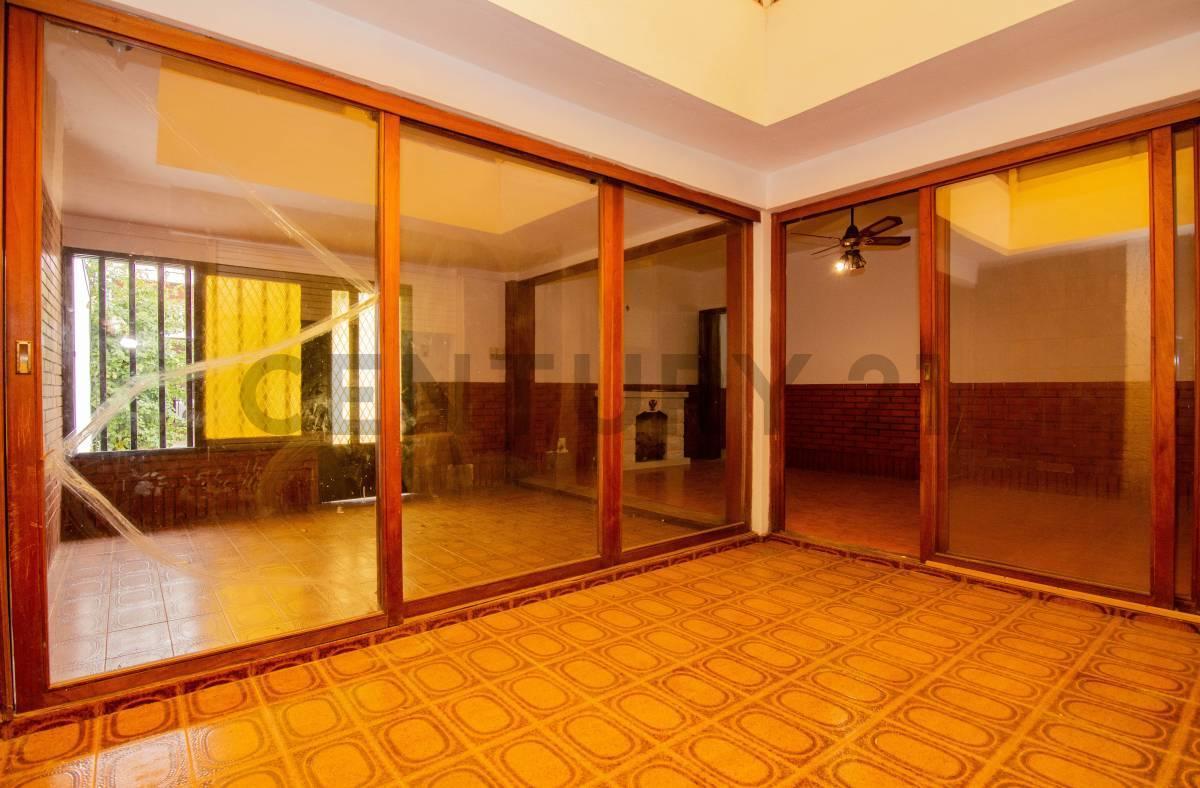 Foto de Venta Casa de 3 Dormitorios con patio, terraza y cochera doble en, imagen 3