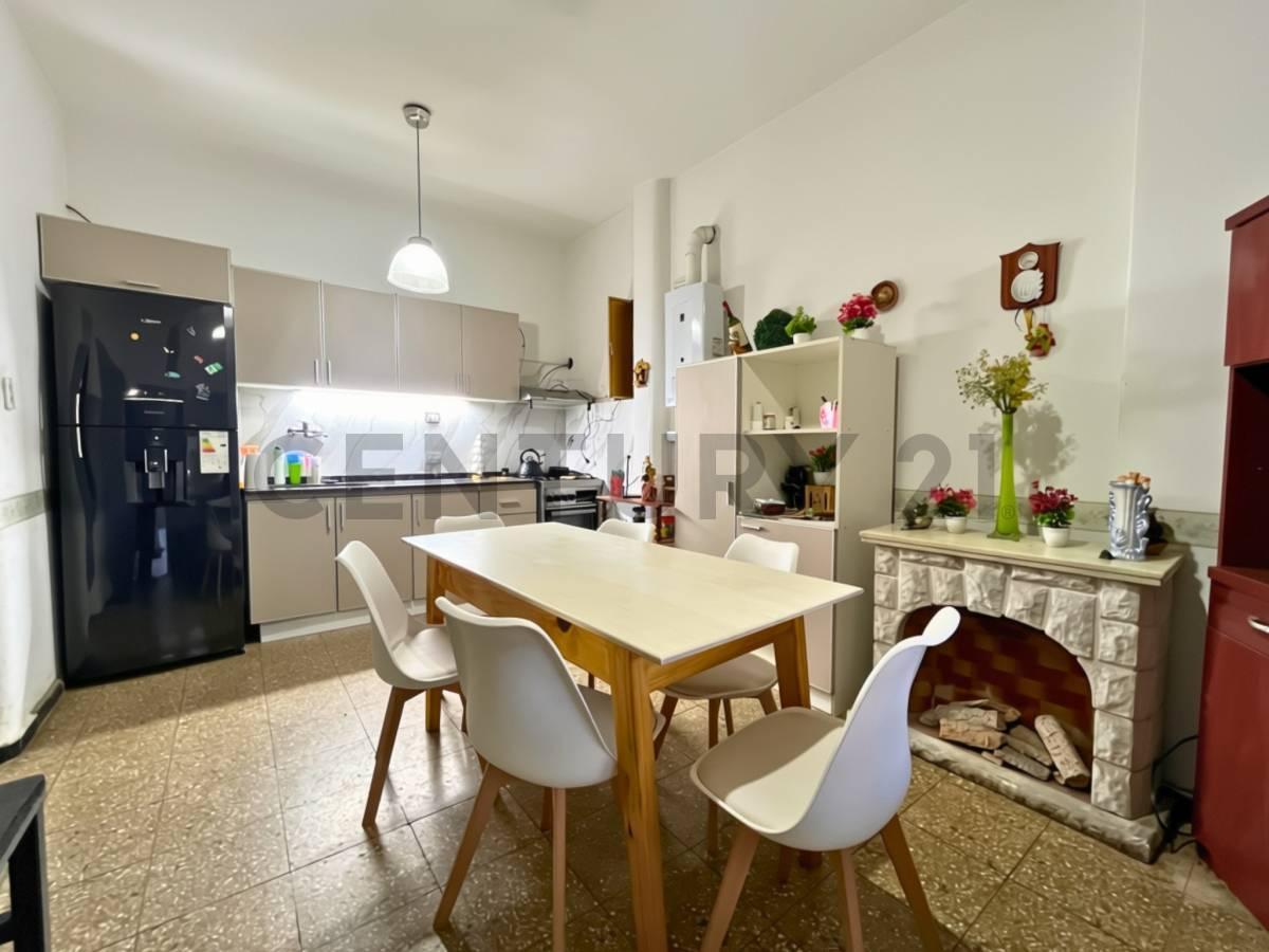 Foto de Venta Casa de 2 dormitorios + Departamento independiente en Belgrano, imagen 1