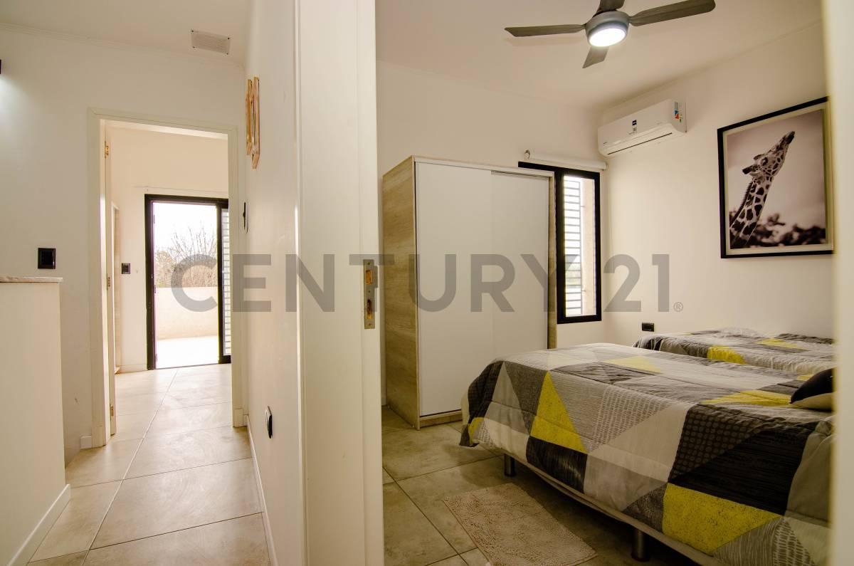 Foto de Venta Casa de 3 Dormitorios con pileta climatizada en Funes, imagen 5