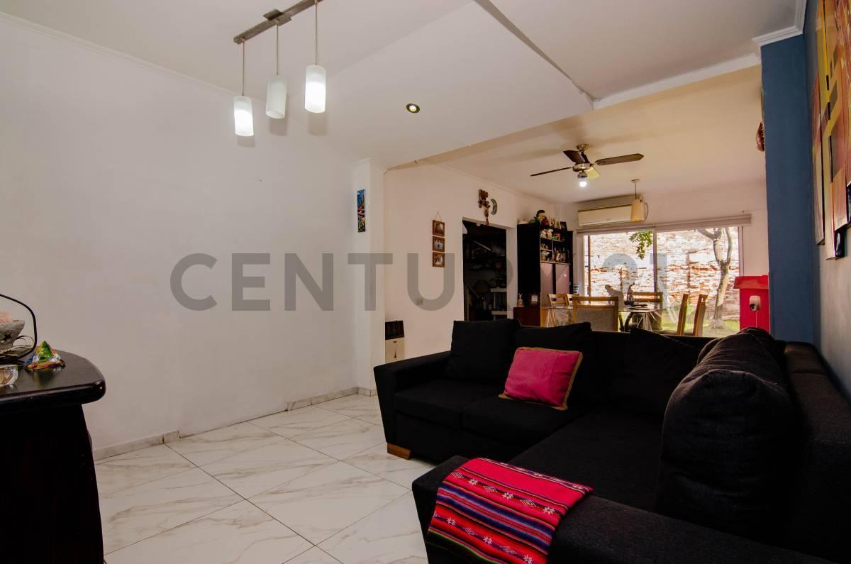 Foto de Venta Casa de 2/3 Dormitorios con frente de local y cochera doble en, imagen 4