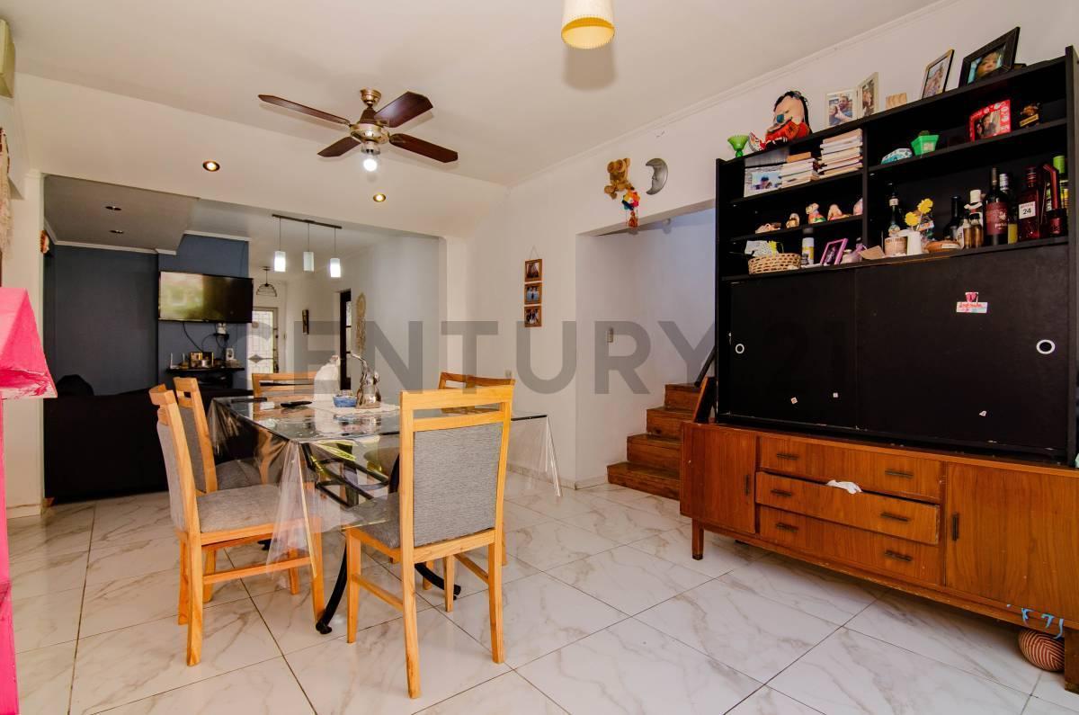Foto de Venta Casa de 2/3 Dormitorios con frente de local y cochera doble en, imagen 3