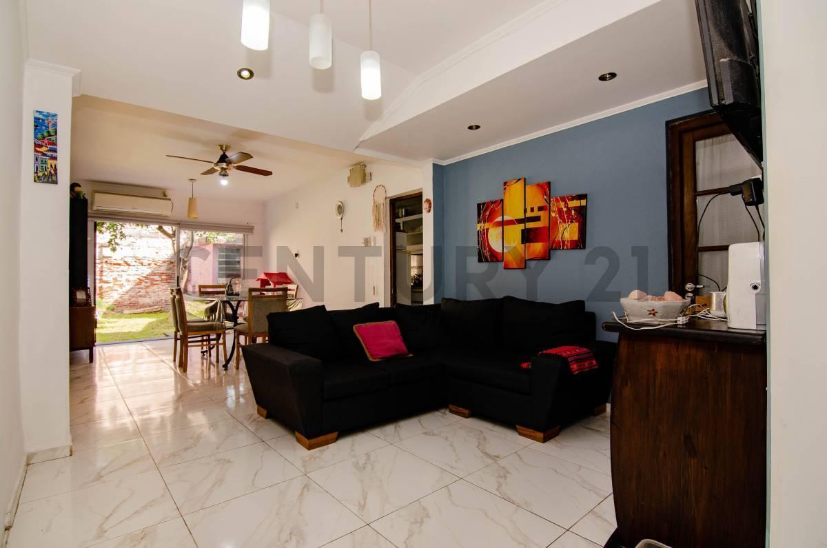 Foto de Venta Casa de 2/3 Dormitorios con frente de local y cochera doble en, imagen 1