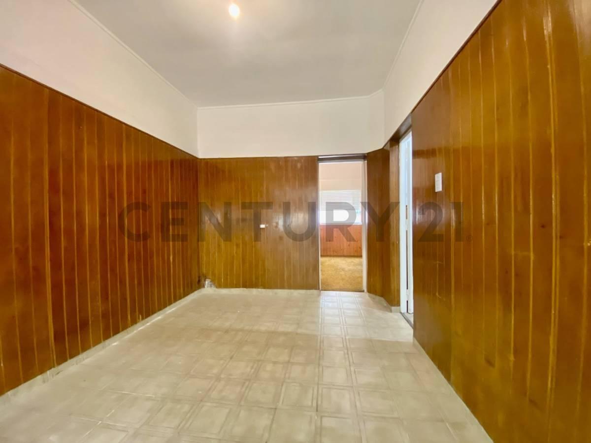 Foto de Venta Casa de 3 Dormitorios con quincho y terraza en Sarmiento, Rosario, imagen 3