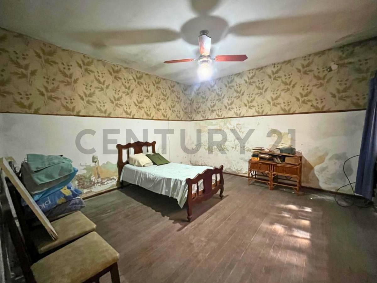 Foto de Venta Dos Casas Con Cochera A Reciclar en Tiro Suizo, Rosario, imagen 2
