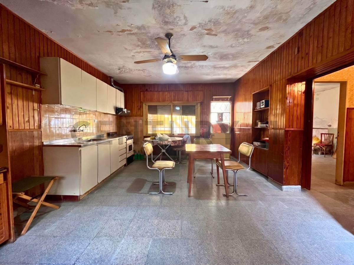Foto de Venta Dos Casas Con Cochera A Reciclar en Tiro Suizo, Rosario, imagen 1