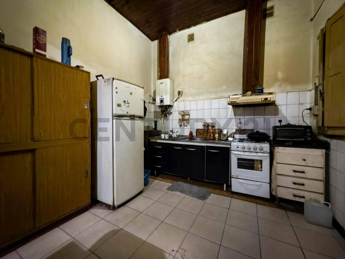 Foto de Venta Casa de 2 Dormitorios con patio y cochera en Jorge Cura, Rosario, imagen 3
