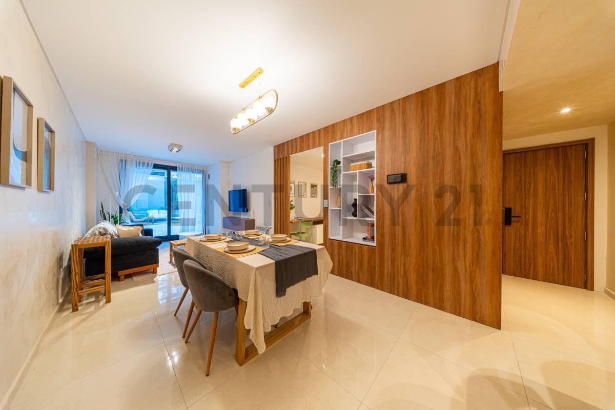Foto de Venta Departamento de 2 Dormitorios con patio y pileta en Centro, imagen 3