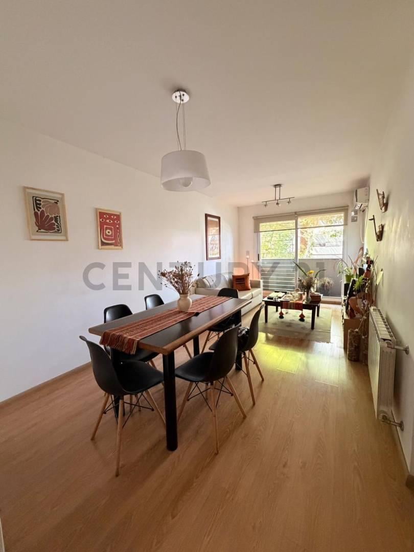 Foto de Venta de 2 Dormitorios con balcón corrido y cochera en Lourdes, Rosario, imagen 1