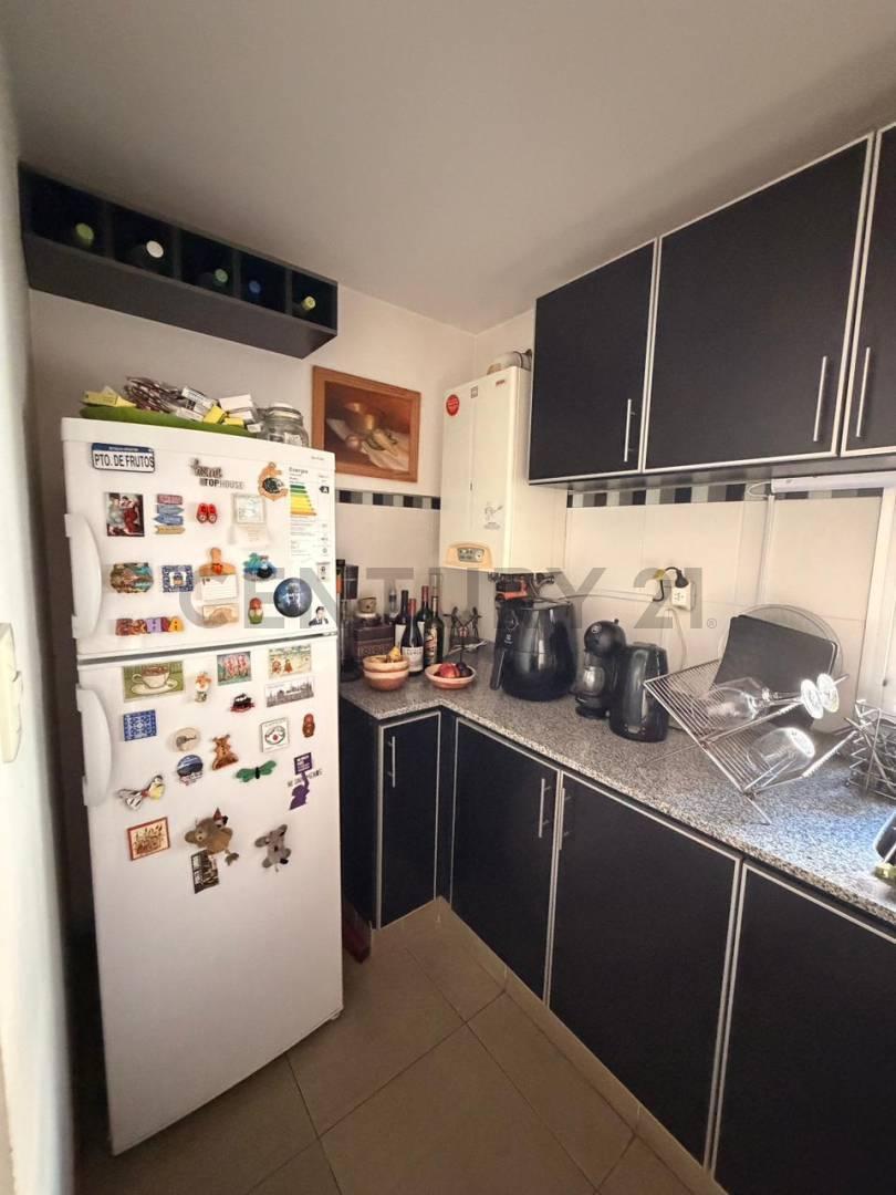 Foto de Venta de 2 Dormitorios con balcón corrido y cochera en Lourdes, Rosario, imagen 3