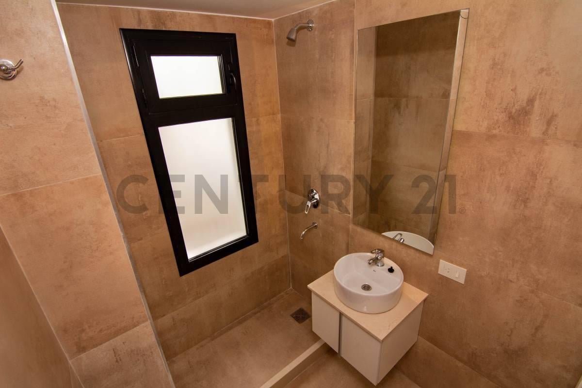 Foto de Venta Departamento de 2 Dormitorios con balcón en Centro, Rosario, imagen 2