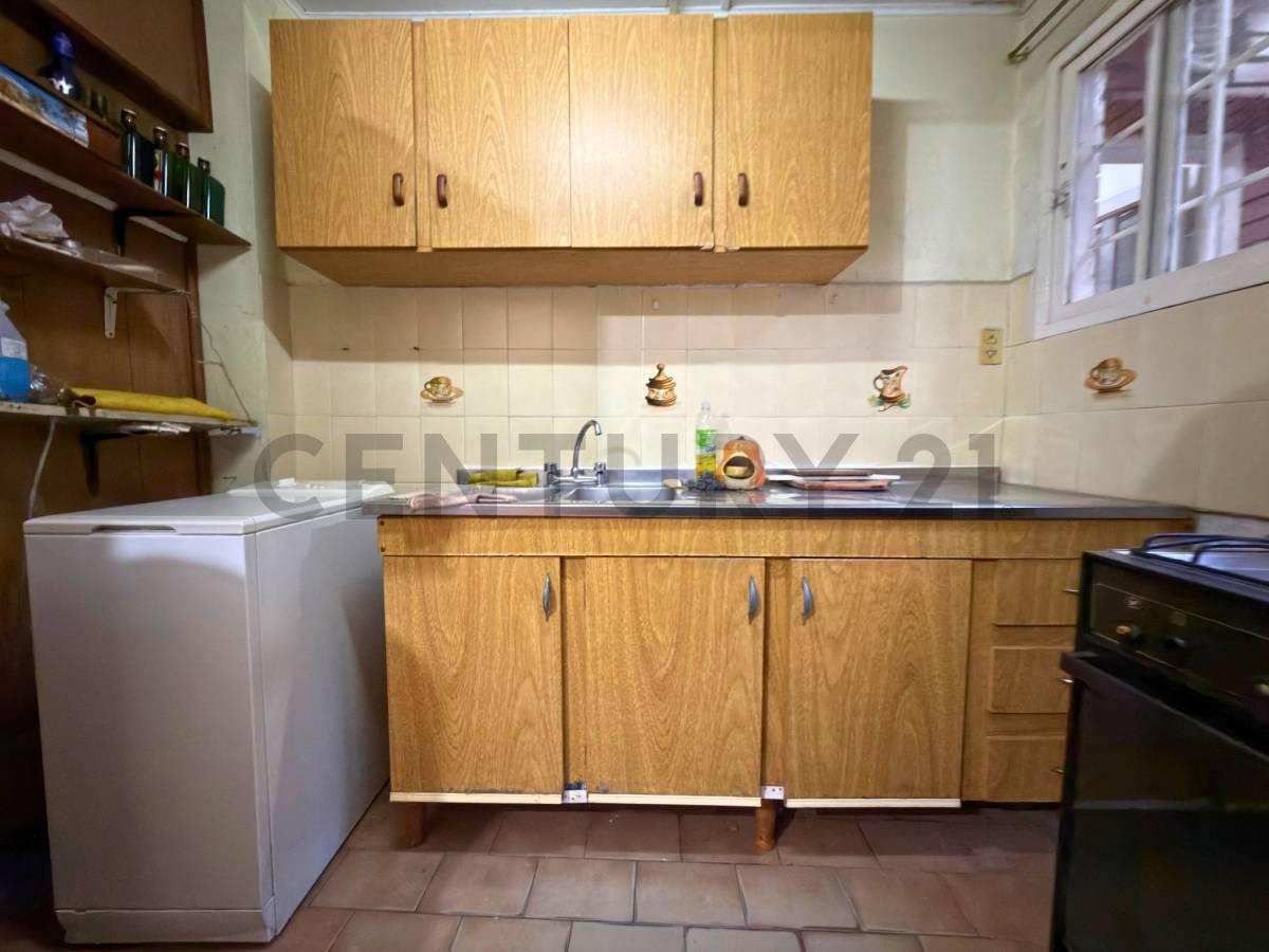 Foto de Venta | Departamento de 2 Dormitorios con patio (A RECICLAR) en, imagen 3