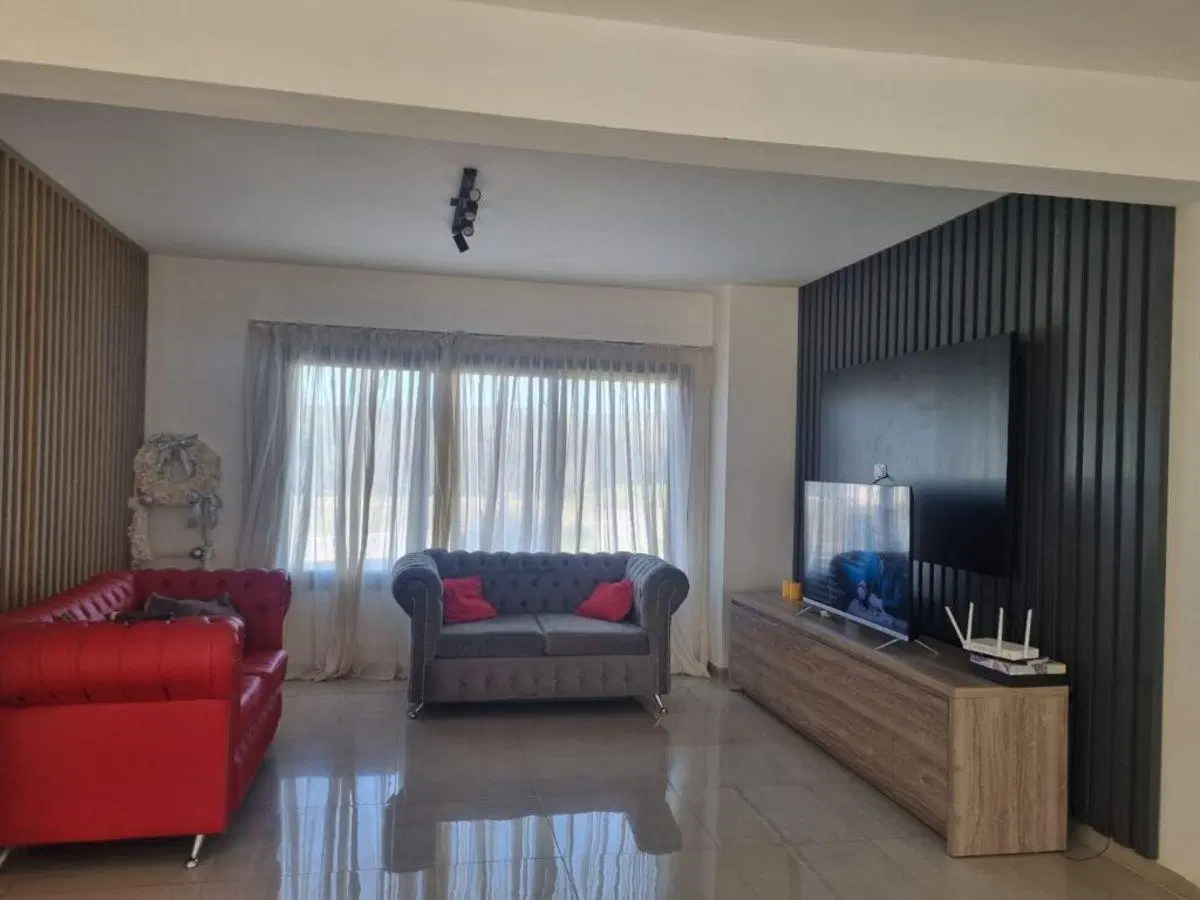 CASA EN ALQUILER B° PRIVADO LA ARBOLADA, COLECTORA CBA – VCP U$S2500 2