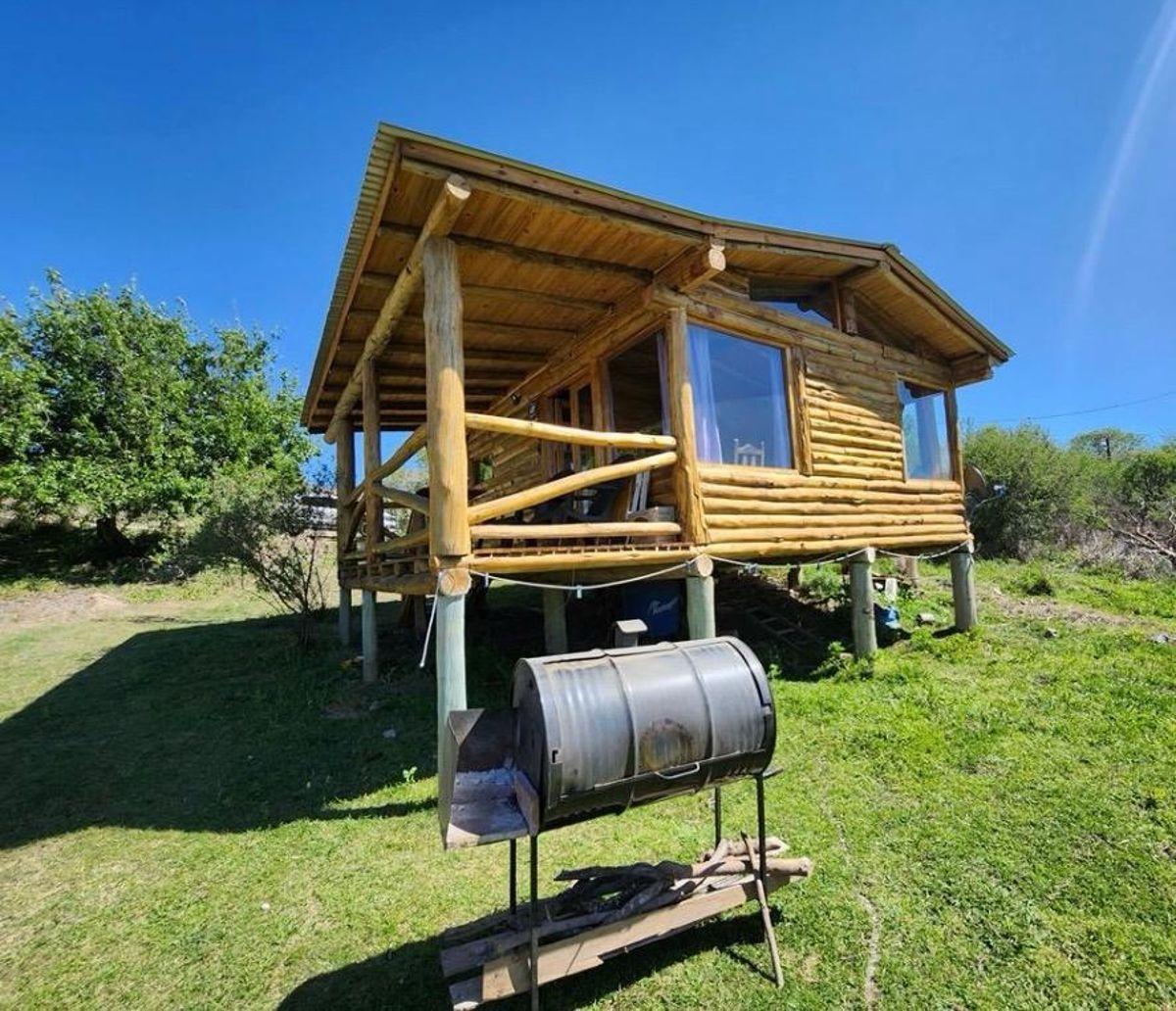 REF 119 MUY LINDA CABAÑA EN VENTA EN VILLA PARQUE SIQUIMAN U$S 52.000