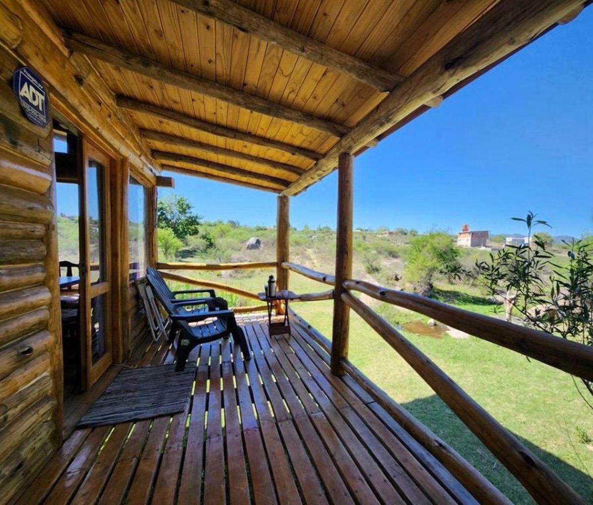 REF 119 MUY LINDA CABAÑA EN VENTA EN VILLA PARQUE SIQUIMAN U$S 52.000