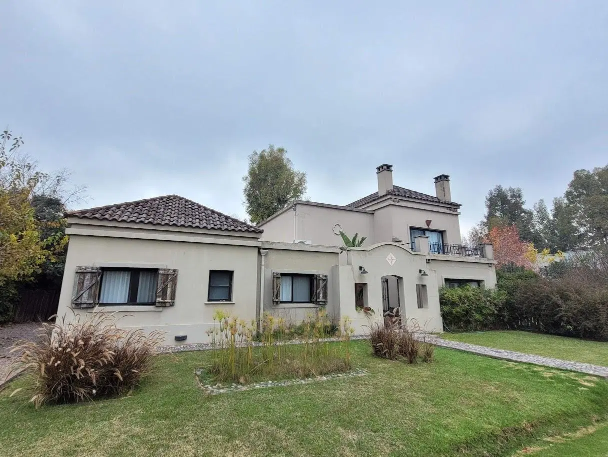 Casa estilo neoclásico de 6 ambientes con pileta en venta | Las Beatrices | Pilar 4