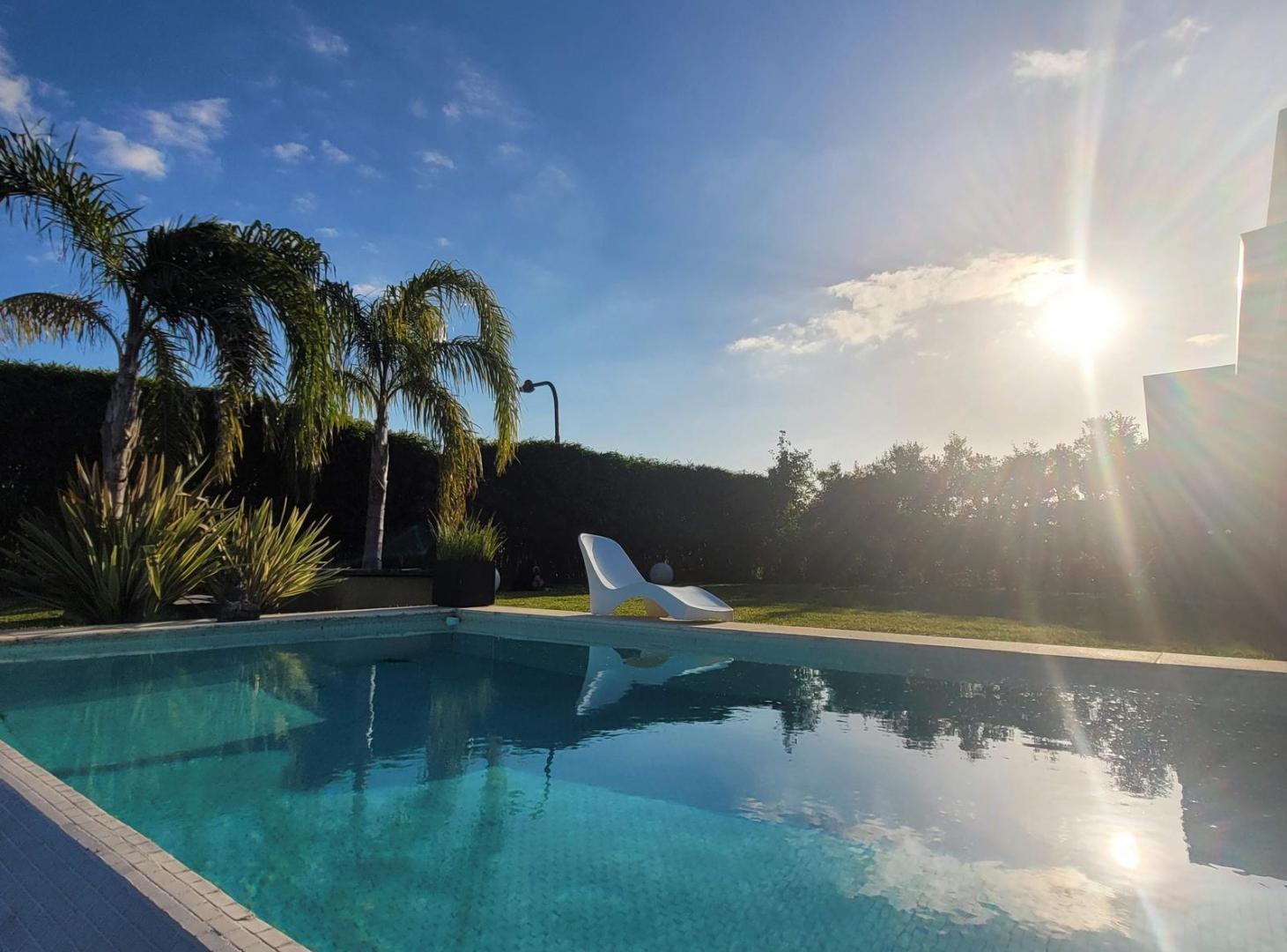 Foto de Los Alisos . Nordelta | Venta | Casa de 7 amb con vista al lago y, imagen 2