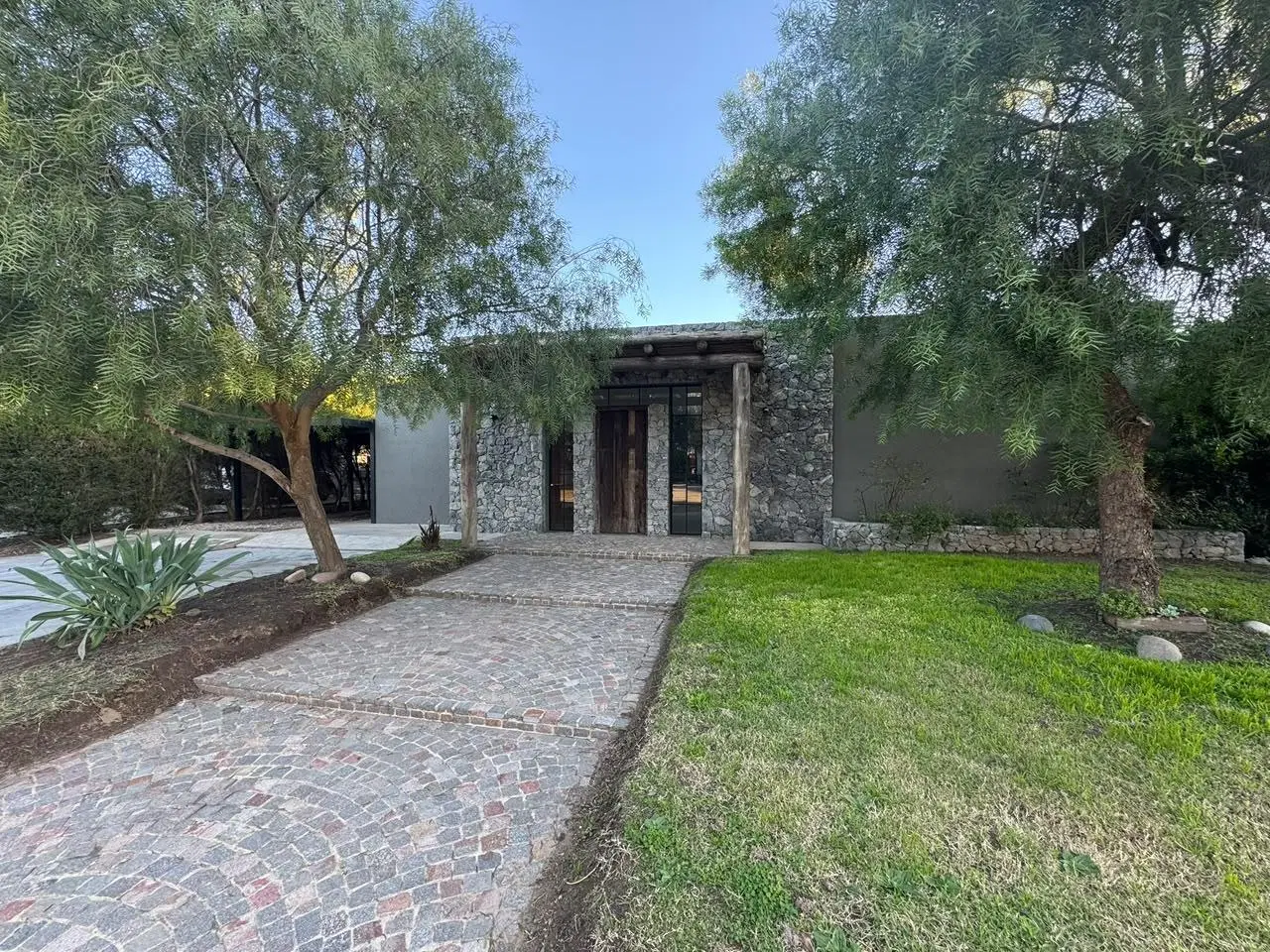 Casa en alquiler o venta en una planta con pileta | Lote interno | San Matías | Maschwitz | Escobar 2